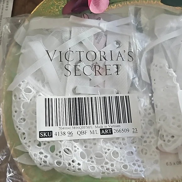 NO LONGER AVAILNIP Victoria's Secret White Eyelet Garter Skirt Size Medium/Large - Picture 6 of 7